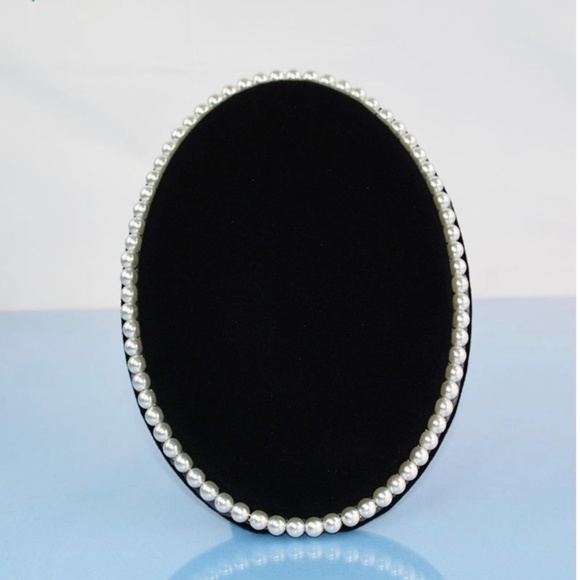 Oval Velvet Pearl Display Easel For Jewelry - Picture 1 of 5